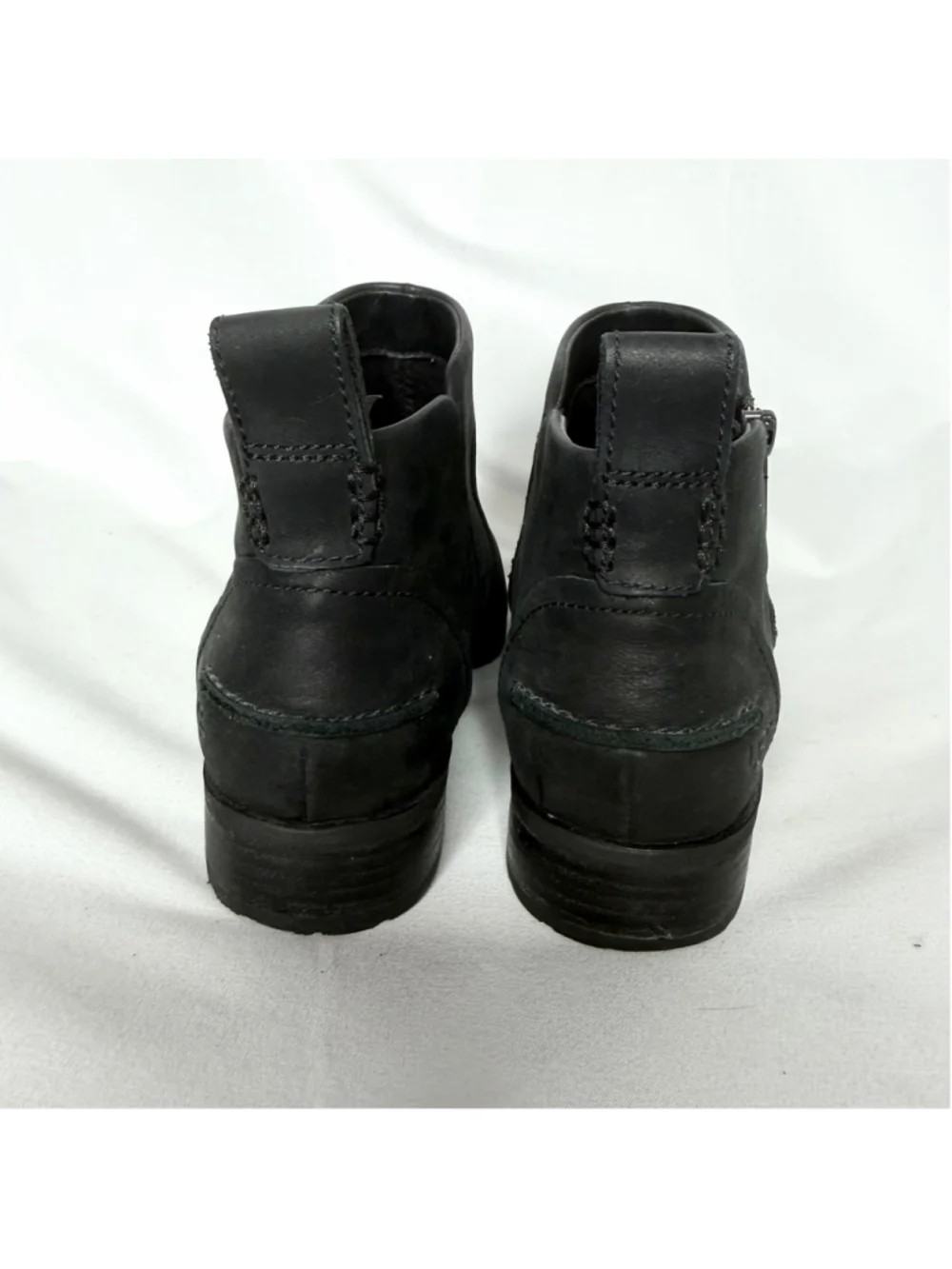 Women's UGG Black Waterproof Leather Ankle Boots Size 8